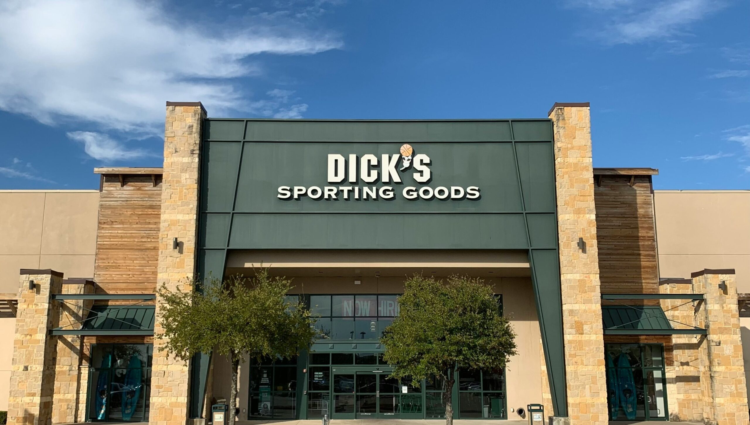 What Time Does Dick's Sporting Goods Close?
