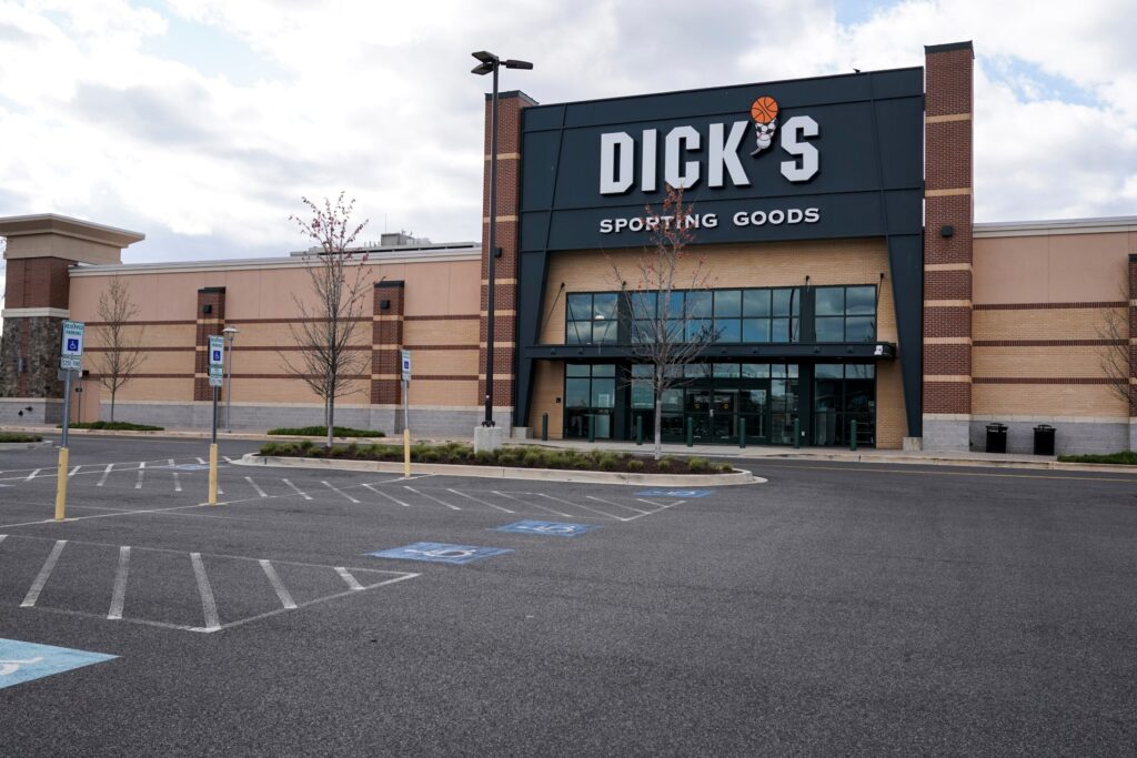what time does Dick's sporting goods close