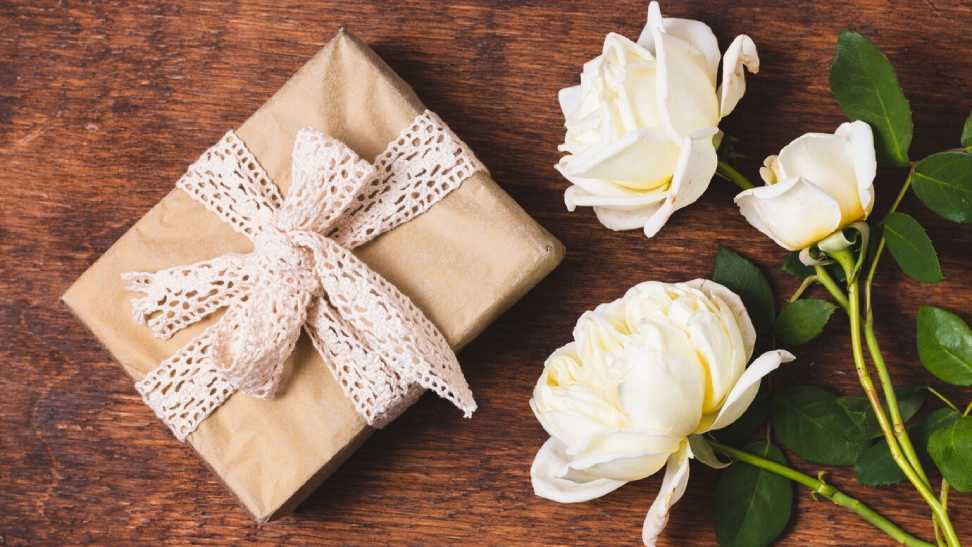 Guide To Choosing The Perfect Anniversary Gift For Wife